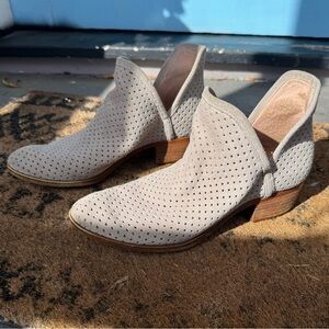 Lucky Brand Gray Boots Perforated Tan Ankle Booties size 7